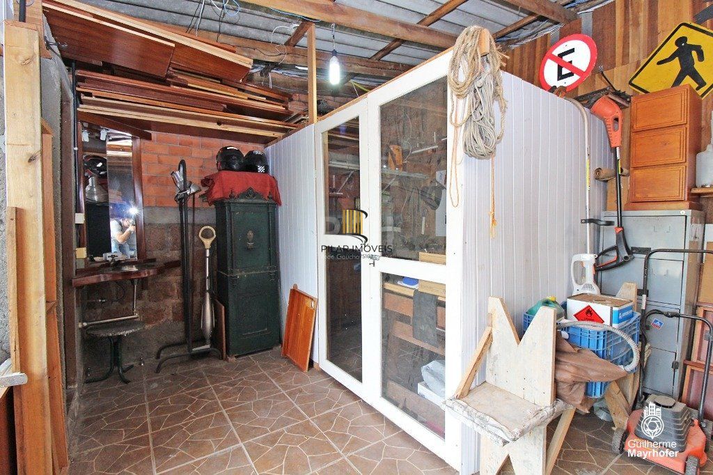 Casa para Venda - 220m², 2 dormitórios, sendo 2 suites, 3 vagas - Teresópolis