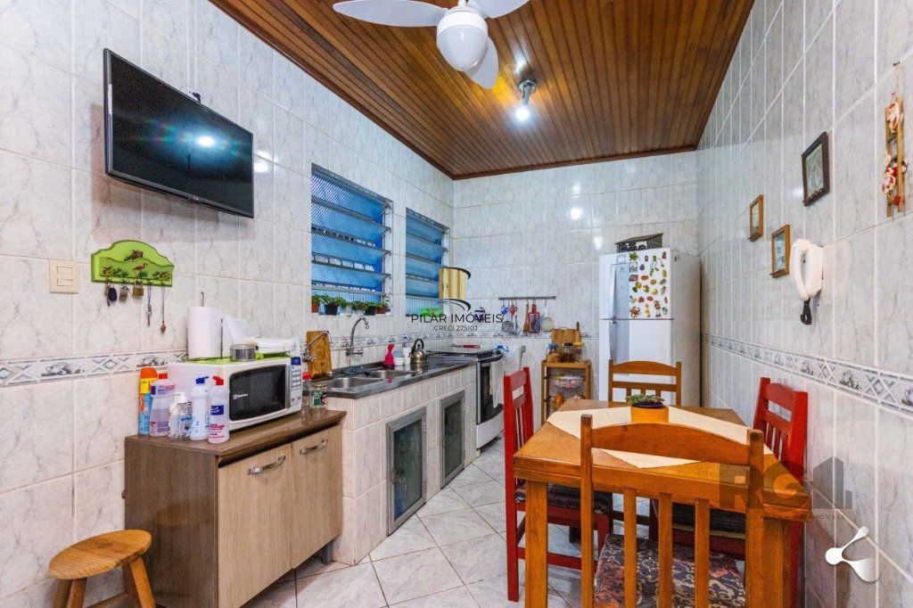 Casa para Venda - 240m², 3 dormitórios, sendo 1 suites, 3 vagas - Cristal