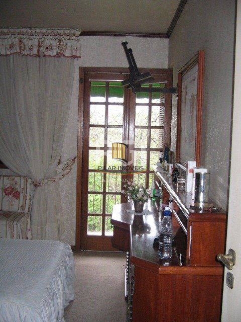Casa para Venda - 260m², 3 dormitórios, sendo 1 suites, 7 vagas - Nonoai