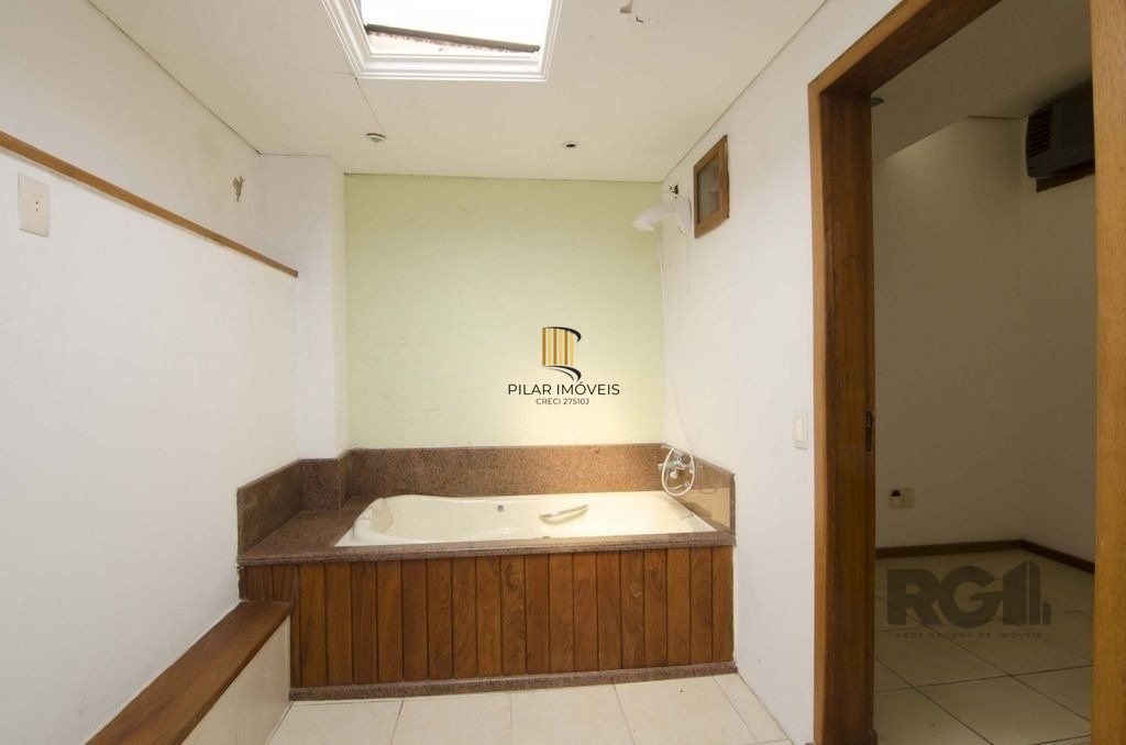 Excelente casa de 116m² com  2 dormitórios no bairro Cidade Baixa.