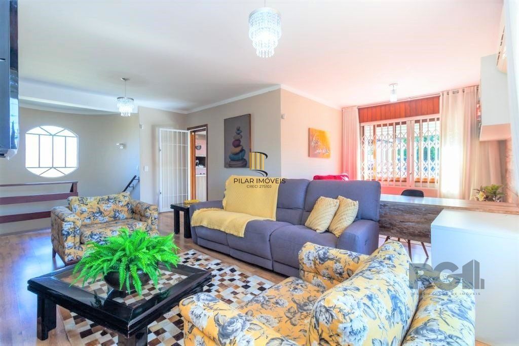 Casa de 380m², bairro Guarujá