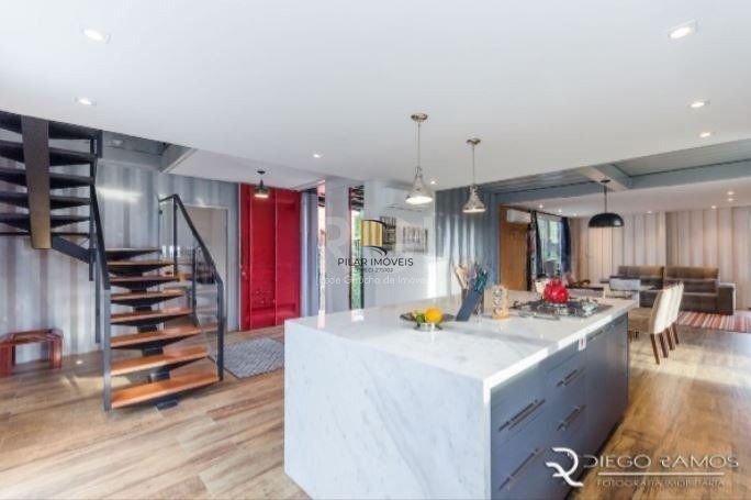 Casa para Venda - 315m², 3 dormitórios, sendo 1 suites, 2 vagas - Teresópolis