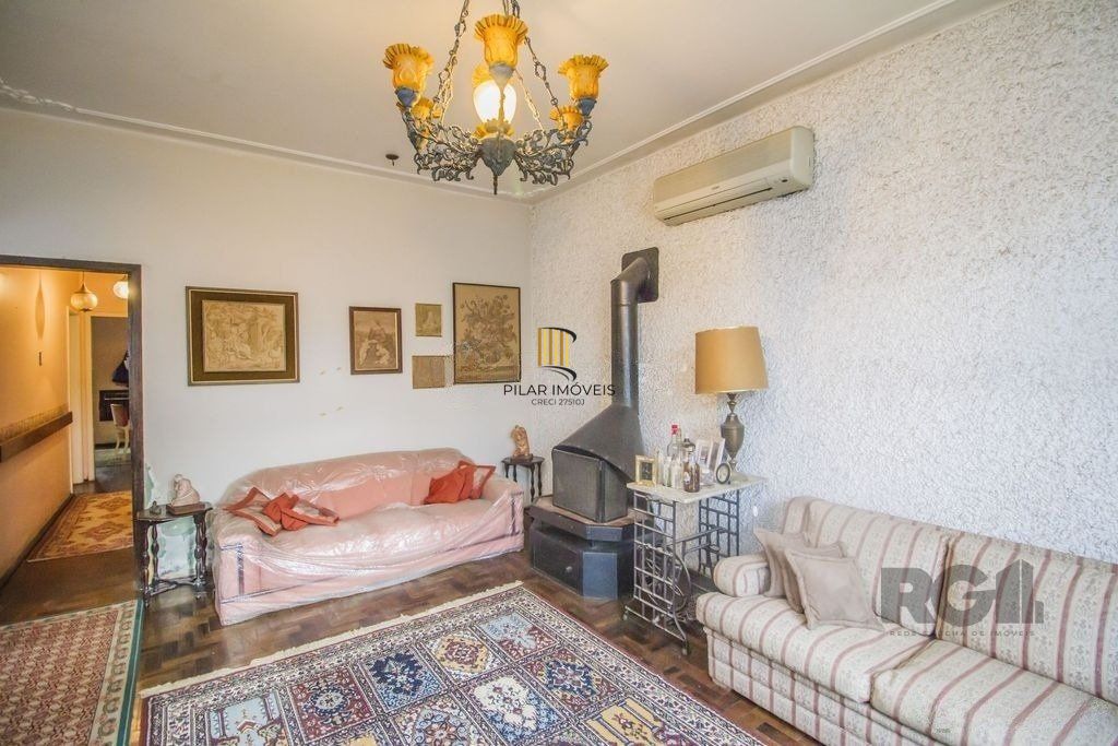Casa de 4 dormitórios, bairro Santa Tereza