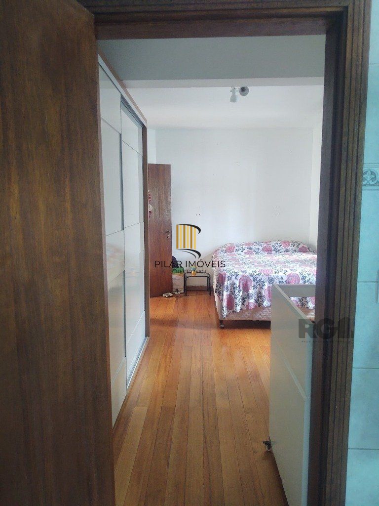 Casa de 2 dormitórios no bairro Passo das Pedras