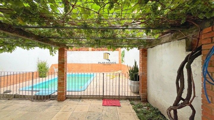 Casa com 4 Quartos e 3 banheiros de 223 m², perto da PUC à venda por R$ 697.000