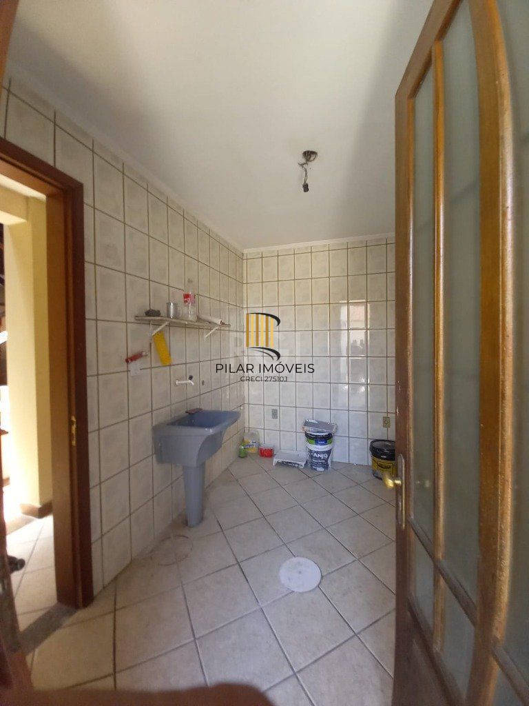 Casa 3 dormitórios no bairro Nonoai