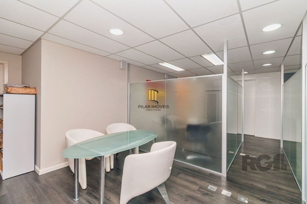 Excelente sala comercial de 140m² no centro.