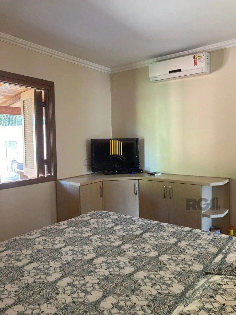 Casa com 3 dormitórios no bairro Lomba do Pinheiro