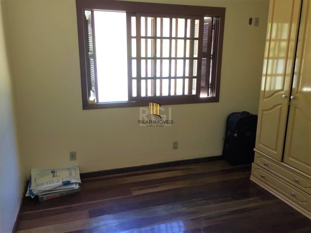 Casa para Venda - 200m², 3 dormitórios, sendo 1 suites, 2 vagas - Hípica