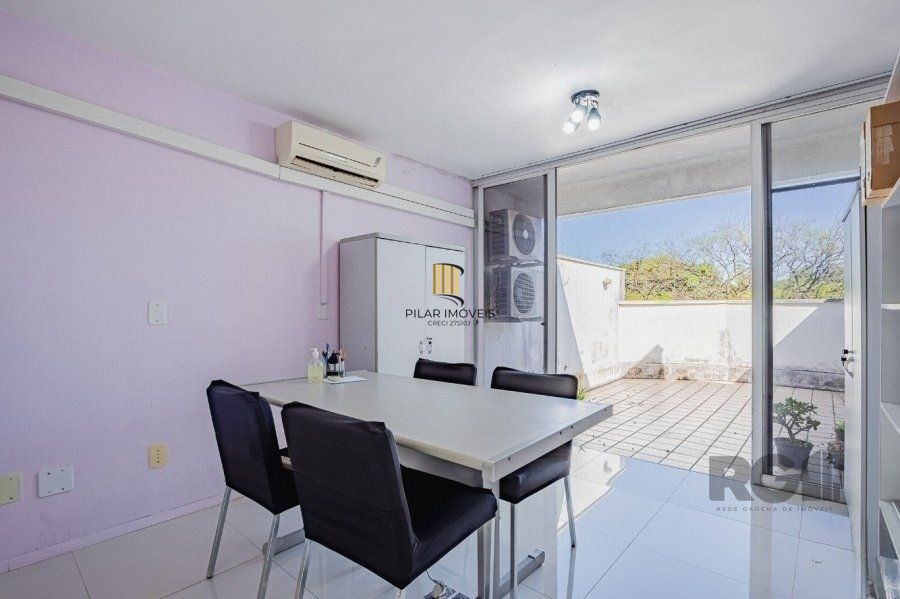 Excelente cobertura comercial de 79m² com 2 banheiros.