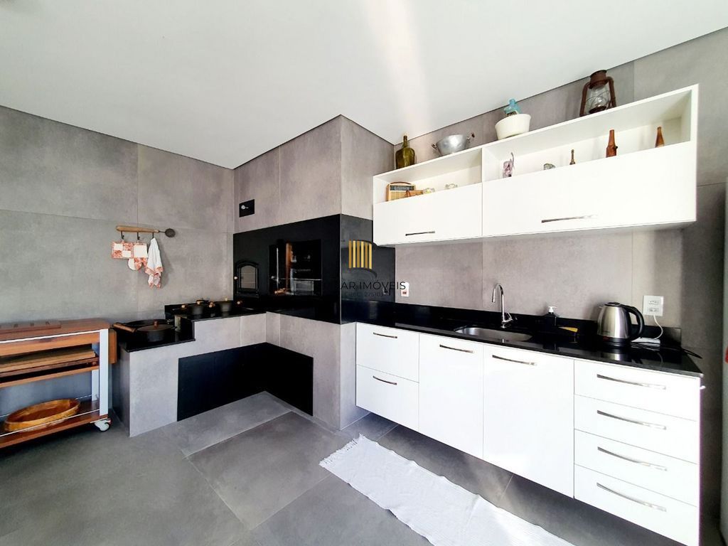 Casa de  3 dormsitorios no Bairro Camaquã - Porto Alegre