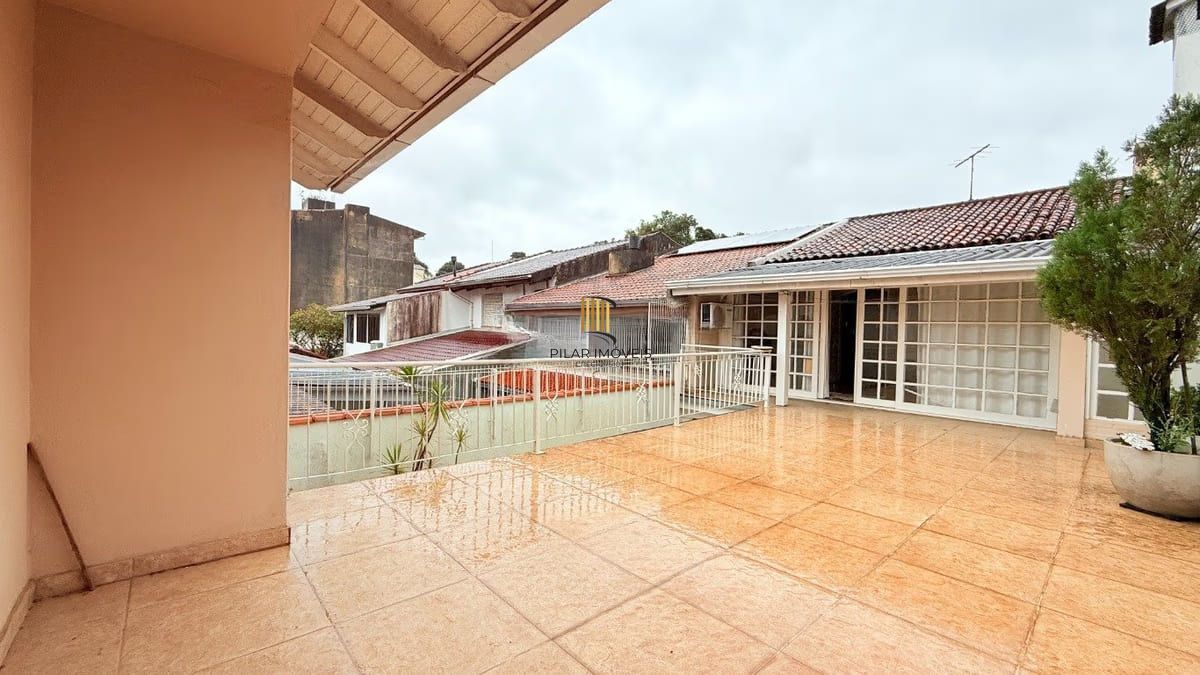 Sobrado de 3 dormitórios e 91m² à venda em Parque Santa Fé, Porto Alegre.