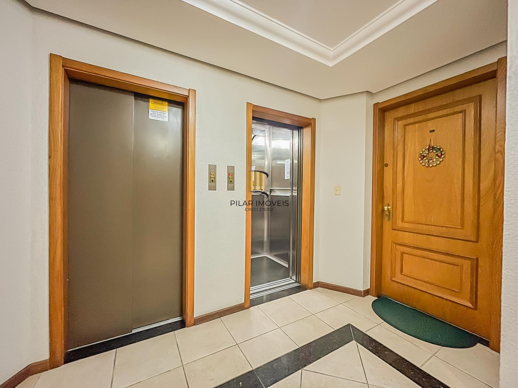 Lindo apartamento 03 dormitórios, duas vagas Coração Menino Deus