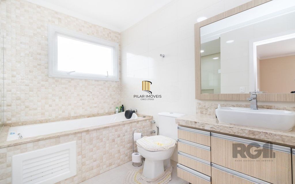 Excelente casa de 254m² com 4 dormitórios sendo 3 suítes.