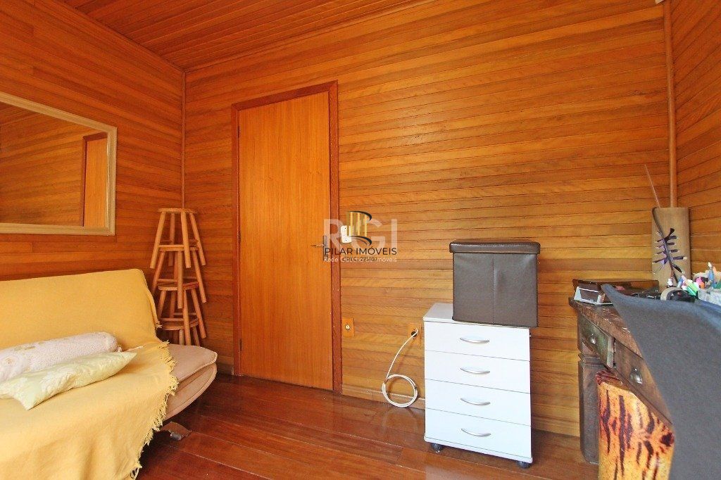 Casa para Venda - 205m², 2 dormitórios, sendo 1 suites, 4 vagas - Cristal