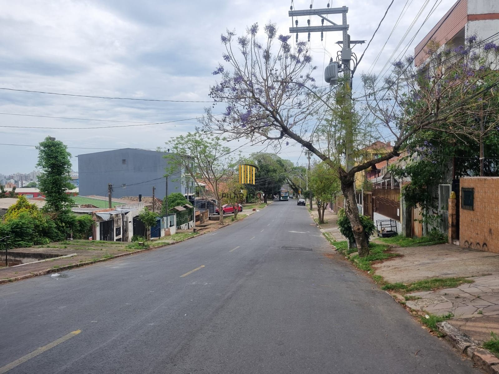 Terreno bem localizado com chalé e edícula – ótima oportunidade para investir!
