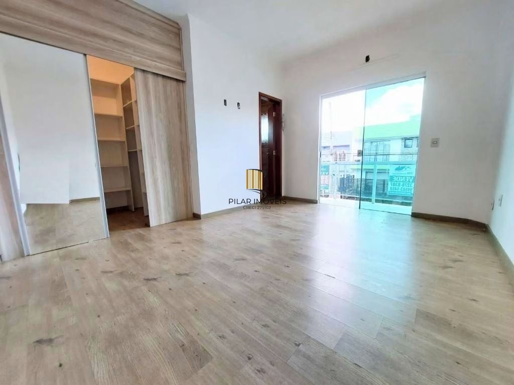 Casa à venda na Hípica, 3 dormitórios, suíte com closet, sótão com churrasqueira e terraço, condomínio fechado com lazer