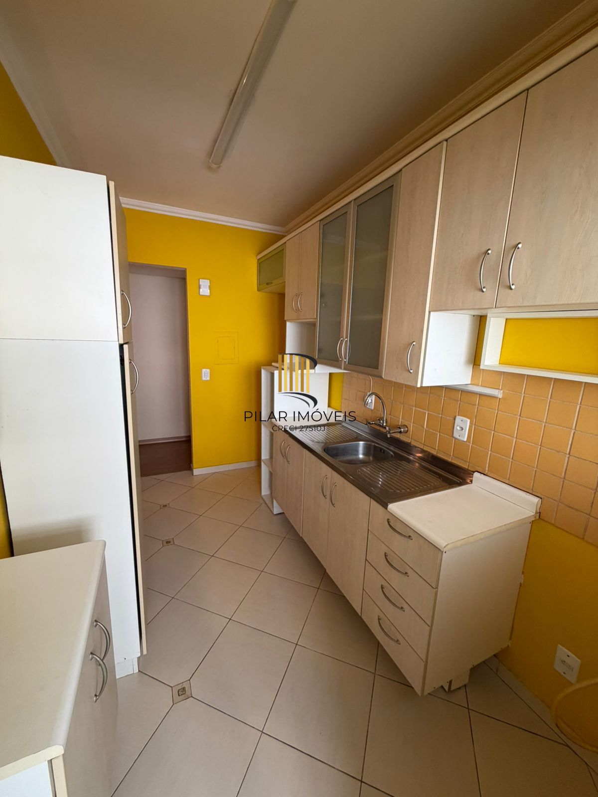 Apartamento 2 dormitórios, 1 vaga coberta no Bairro Teresópolis.