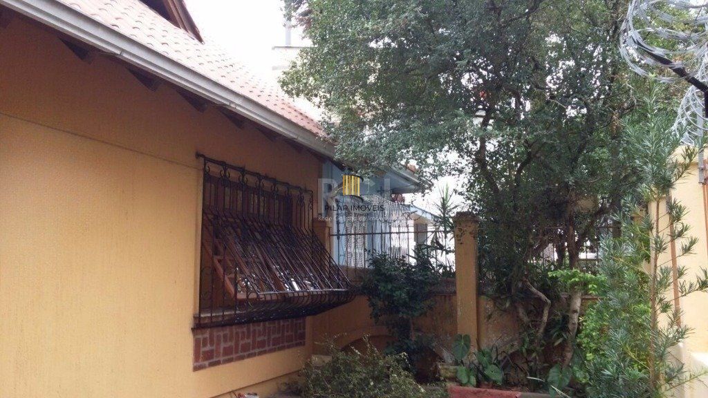 Casa 3 dormitórios no bairro Jardim  Botânico