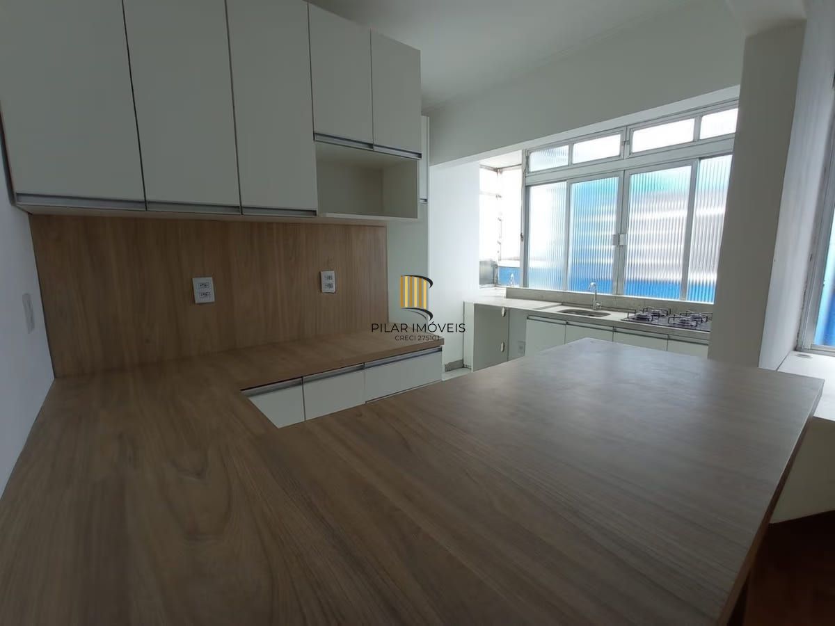 Apartamento de 1 dormitório à venda em Menino Deus, Porto Alegre.