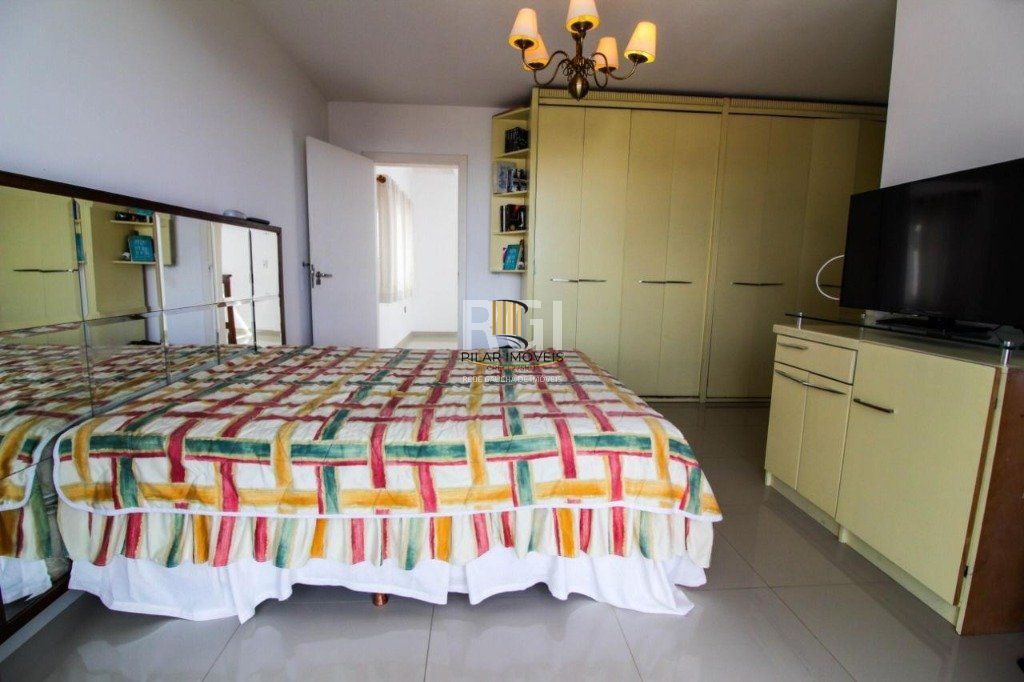 Casa para Venda - 300m², 3 dormitórios, sendo 1 suites, 4 vagas - Teresópolis