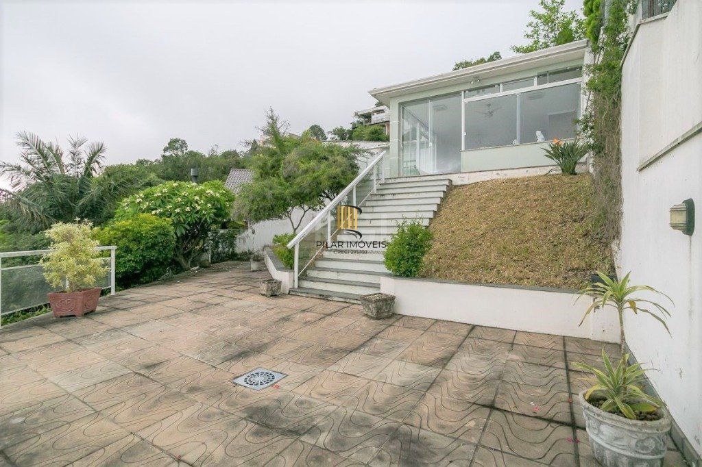 Casa para Venda - 279m², 3 dormitórios, sendo 1 suites, 4 vagas - Teresópolis