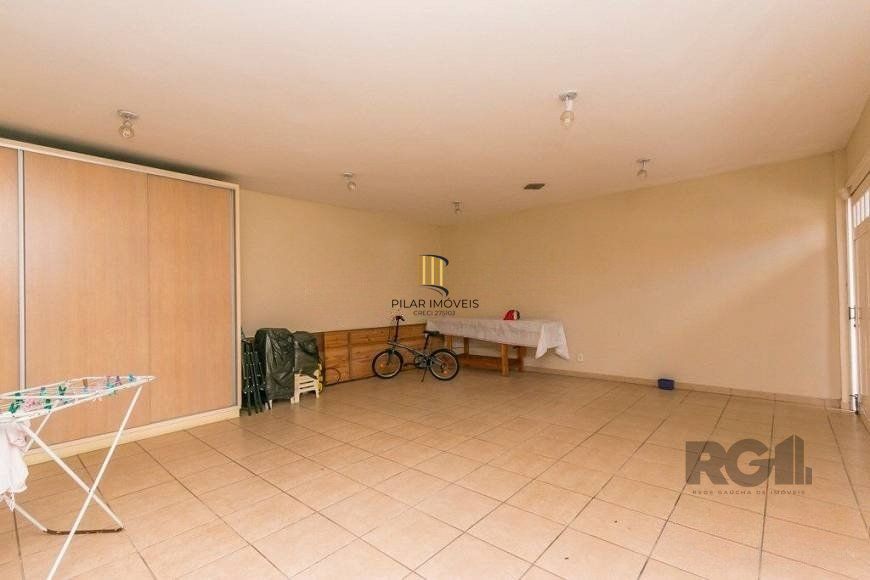 Casa de 380m² - 4 dormitórios, 2 suítes, 4 vagas no bairro Bom Jesus