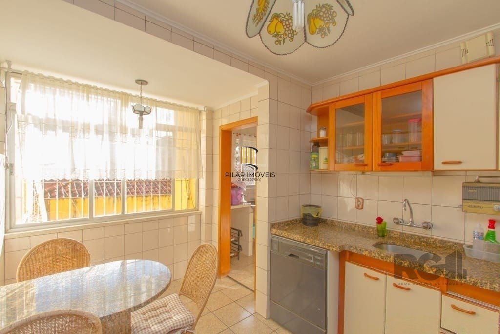 Excelente apartamento de 99m² com 3 dormitórios no bairro Petrópolis.