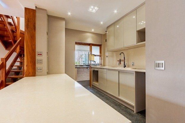 Apartamento à venda em Higienópolis com 236 m², 3 quartos, 1 suíte e 3 vagas.