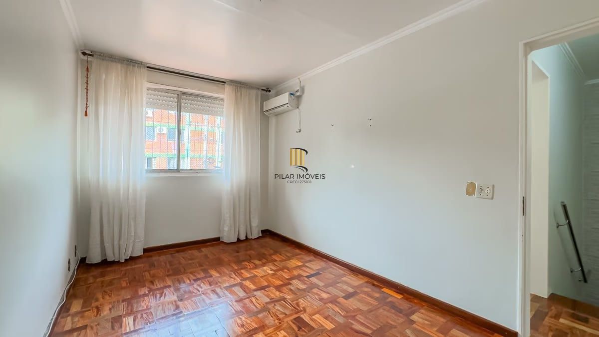 Sobrado de 3 dormitórios e 91m² à venda em Parque Santa Fé, Porto Alegre.