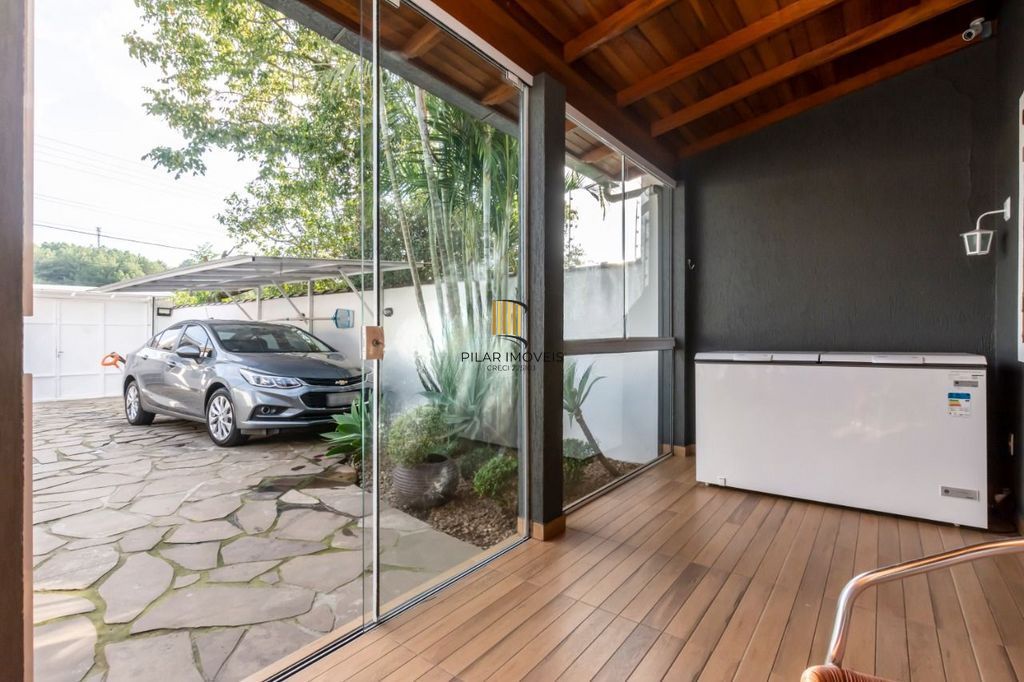 Casa de 2 dormitórios à venda no Bairro na Lomba do Pinheiro - Porto Alegre