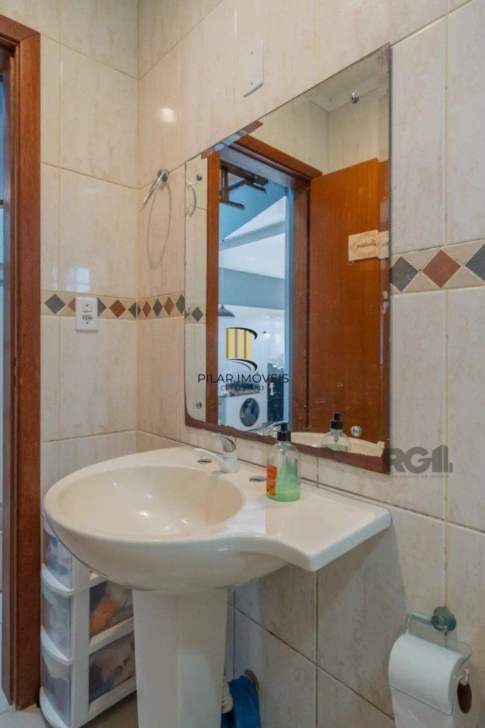 Casa de 3 dormitórios no bairro Nonoai