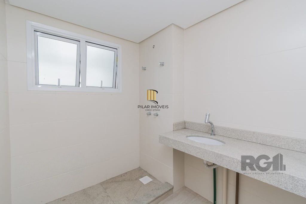 Excelente casa em condomínio de 251m² com 3 suítes e elevador!
