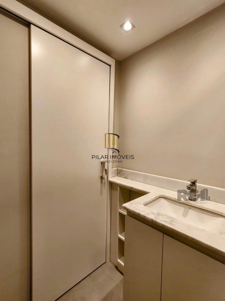 Apartamento semi mobiliado, 67m², 2 dormitórios, 1 vaga no bairro Petrópolis