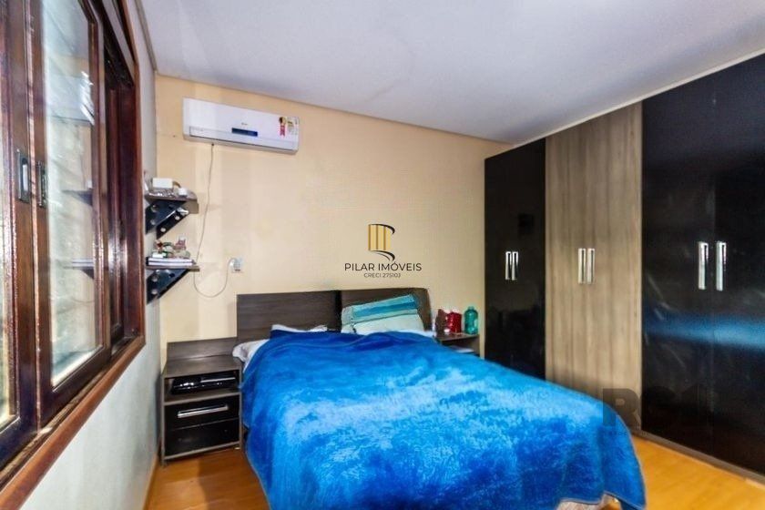 Casa 303m² - 4 dormitórios, 2 vagas no bairro Santo Antônio