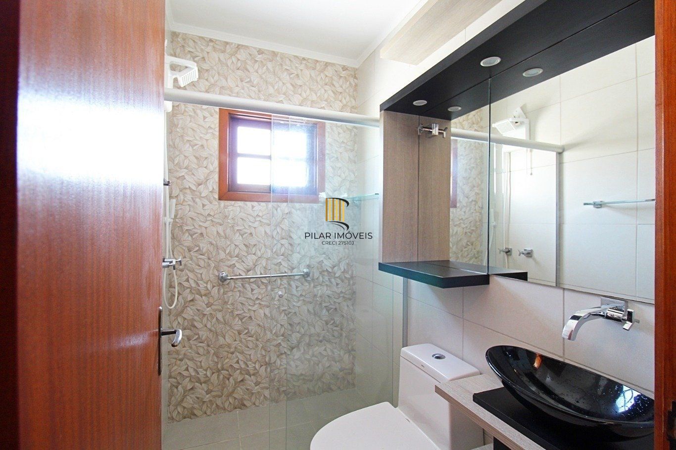 Casa de 3 dormitórios a venda no bairro Guarujá, Porto Alegre