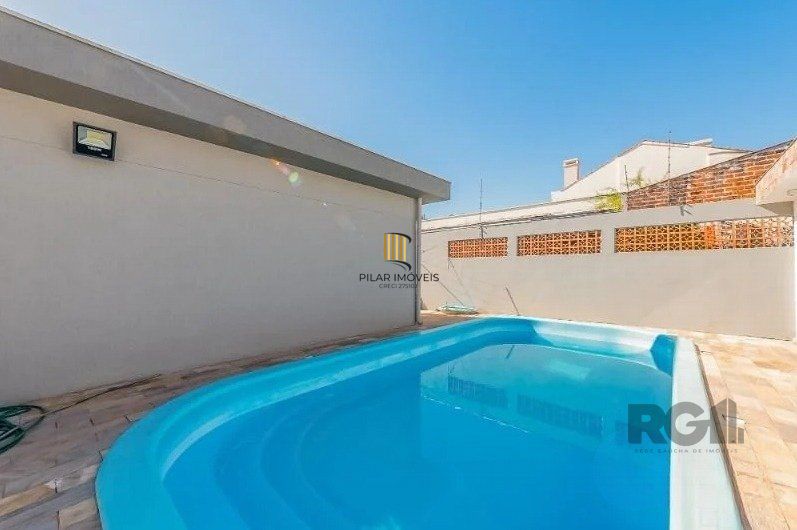 Casa 221m² - 3 dormitórios, 1 suíte, 4 vagas de garagem no bairro Vila Assunção