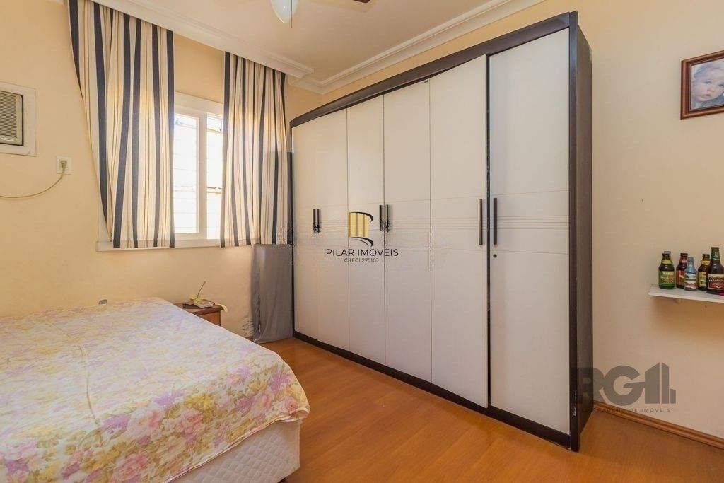 Casa 224m² - 3 dormitórios, 4 vagas no bairro Parque Santa Fé