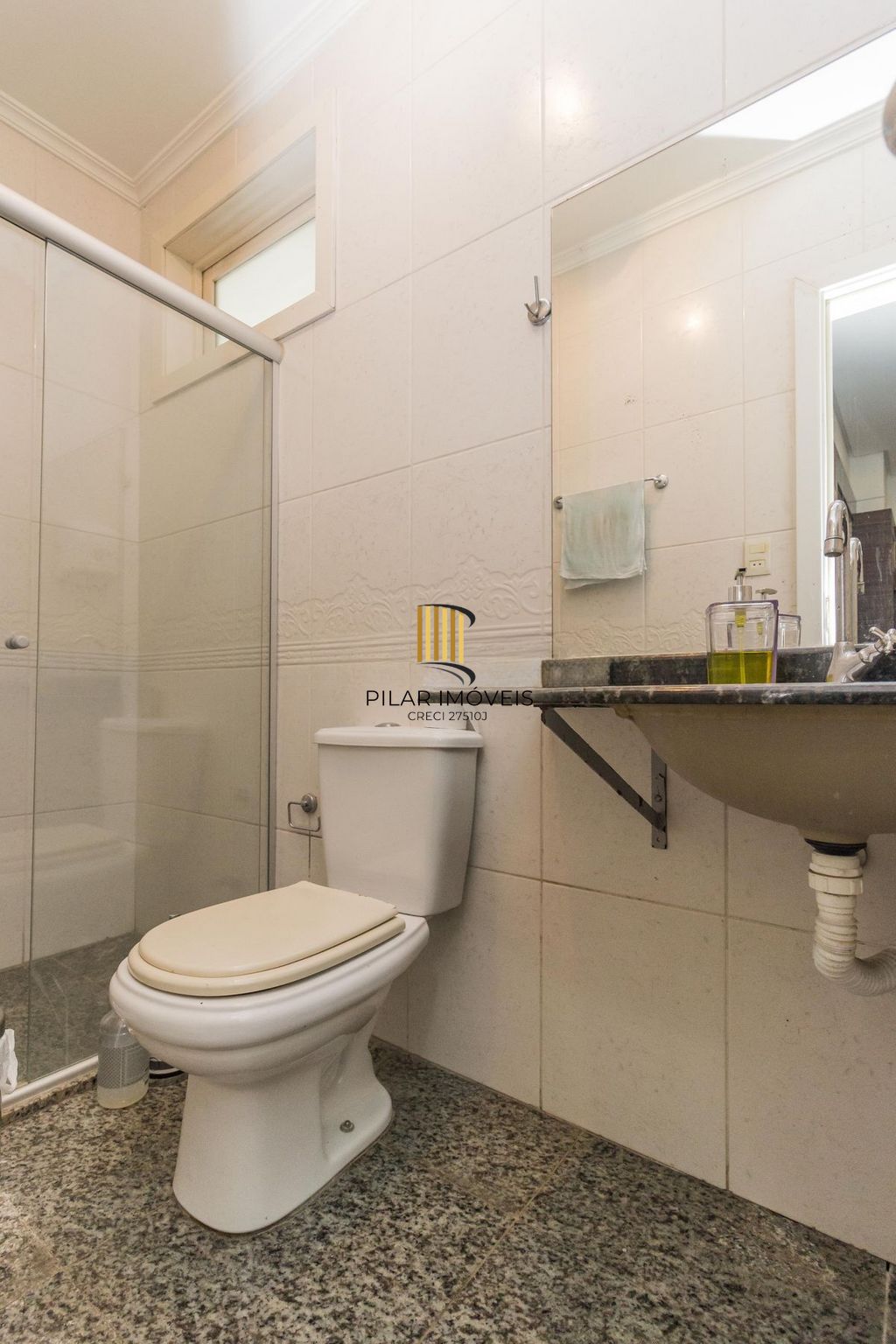 Apartamento de 3 dormitórios no bairro Jardim Itu Sabará - Porto Alegre