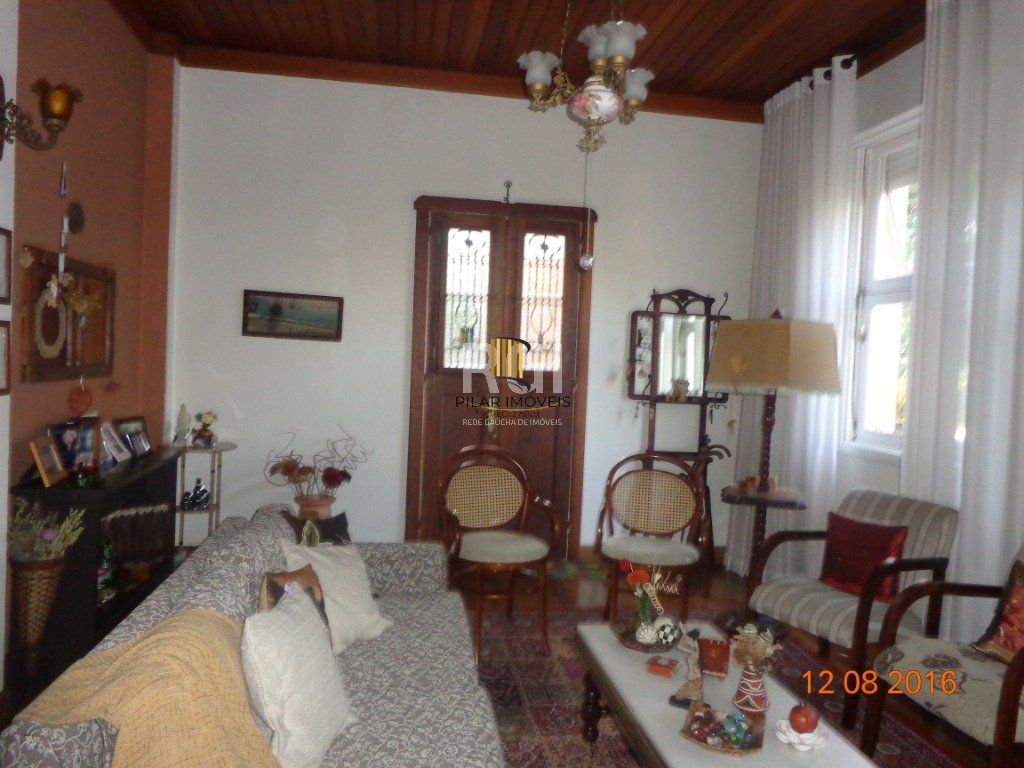 Casa para Venda - 240m², 6 dormitórios, 4 vagas - Teresópolis