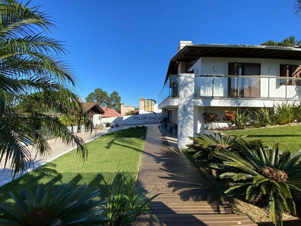 Casa 4 dormitórios no bairro Centenário