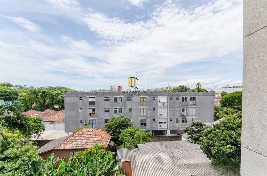 Cobertura semi mobiliada com 2 dormitórios, terraço com churrasqueira e 1 vaga de garagem no bairro Santo Antonio