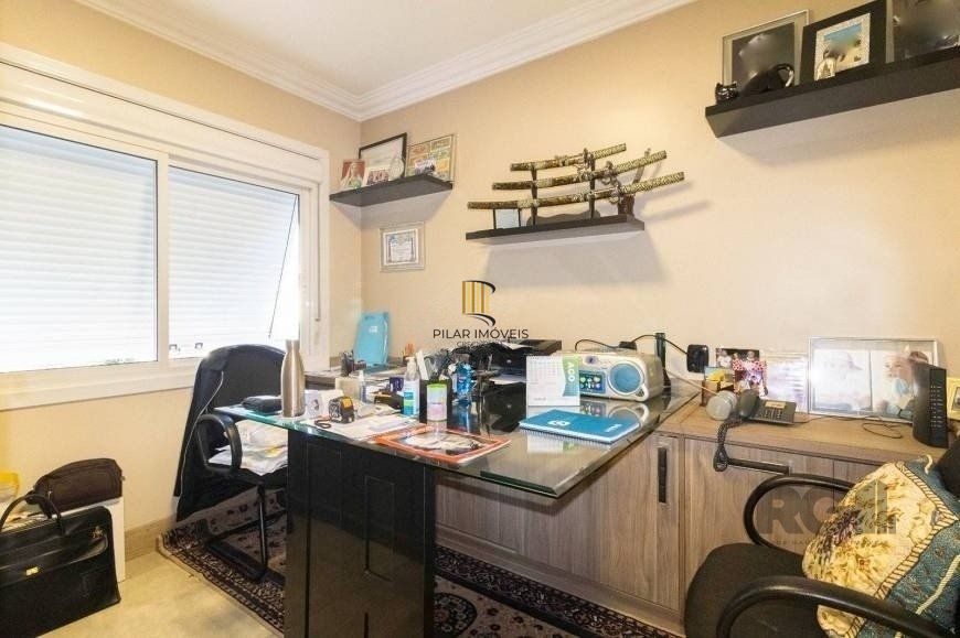 Casa 280m² - 3 dormitórios, 1 suíte, 2 vagas no bairro Jardim Itú