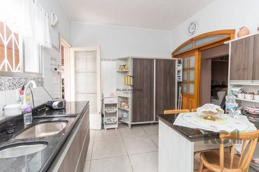 CASA PRÓXIMA AO PONTAL, com 5 vagas, 3 dormitórios!