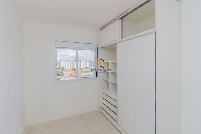 Apartamento de 2 dormitórios à venda em São Geraldo, Porto Alegre.