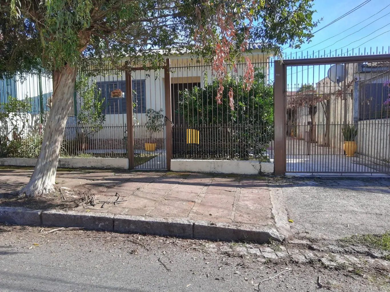 Casa com 2 dormitórios e 150m², no Bairro Jardim Sabará