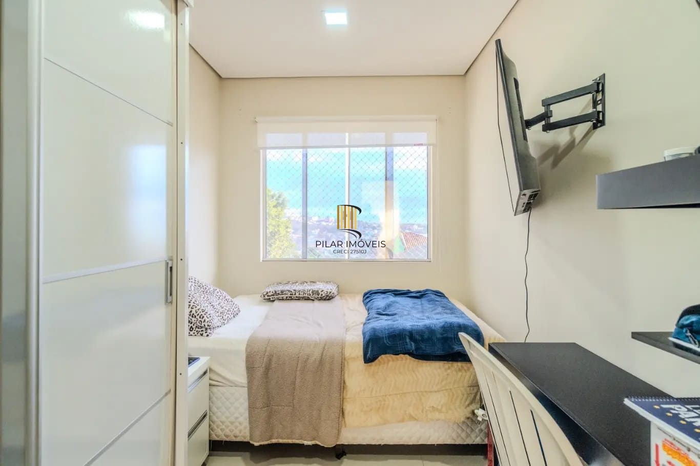 Casa de 3 dormitórios à venda em Santa Tereza, Porto Alegre.