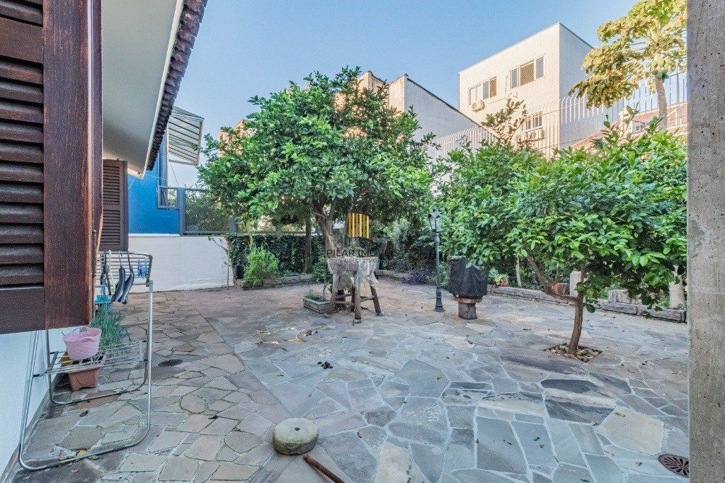 Casa de 3 dormitórios e 4 vagas de garagem no bairro Jardim Itu