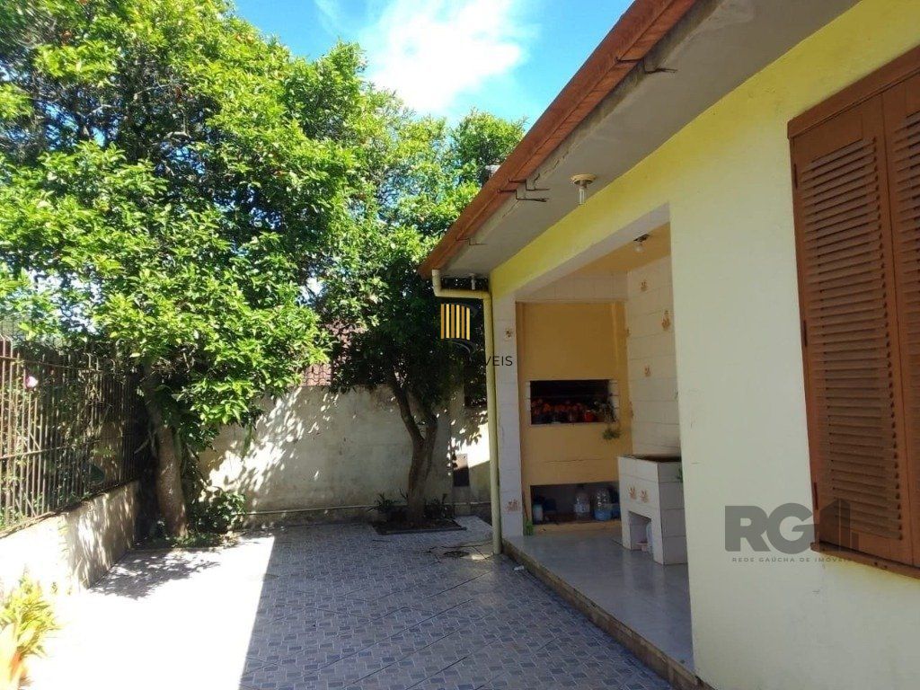 Casa de 4 quartos com 243,58m² no Bairro Lomba do Pinheiro