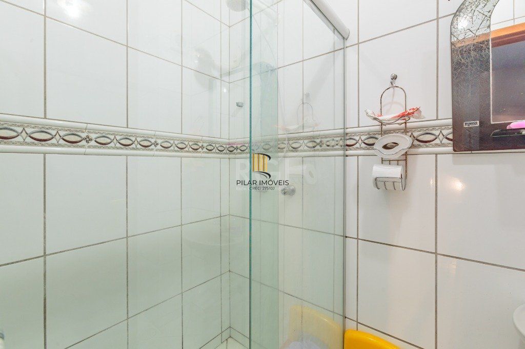 Casa 160m² - 3 dormitórios, 1 suíte, churrasqueira, terraço e 2 vagas de garagem no Guarujá